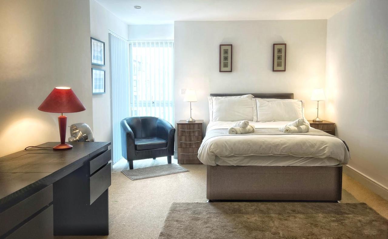 Elegant And Bright Seaside Apt In Swansea Marina Exterior foto