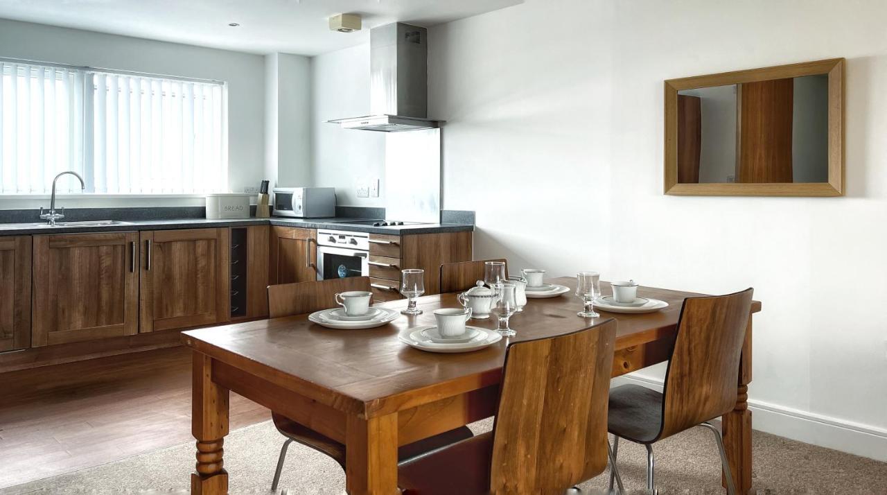 Elegant And Bright Seaside Apt In Swansea Marina Exterior foto