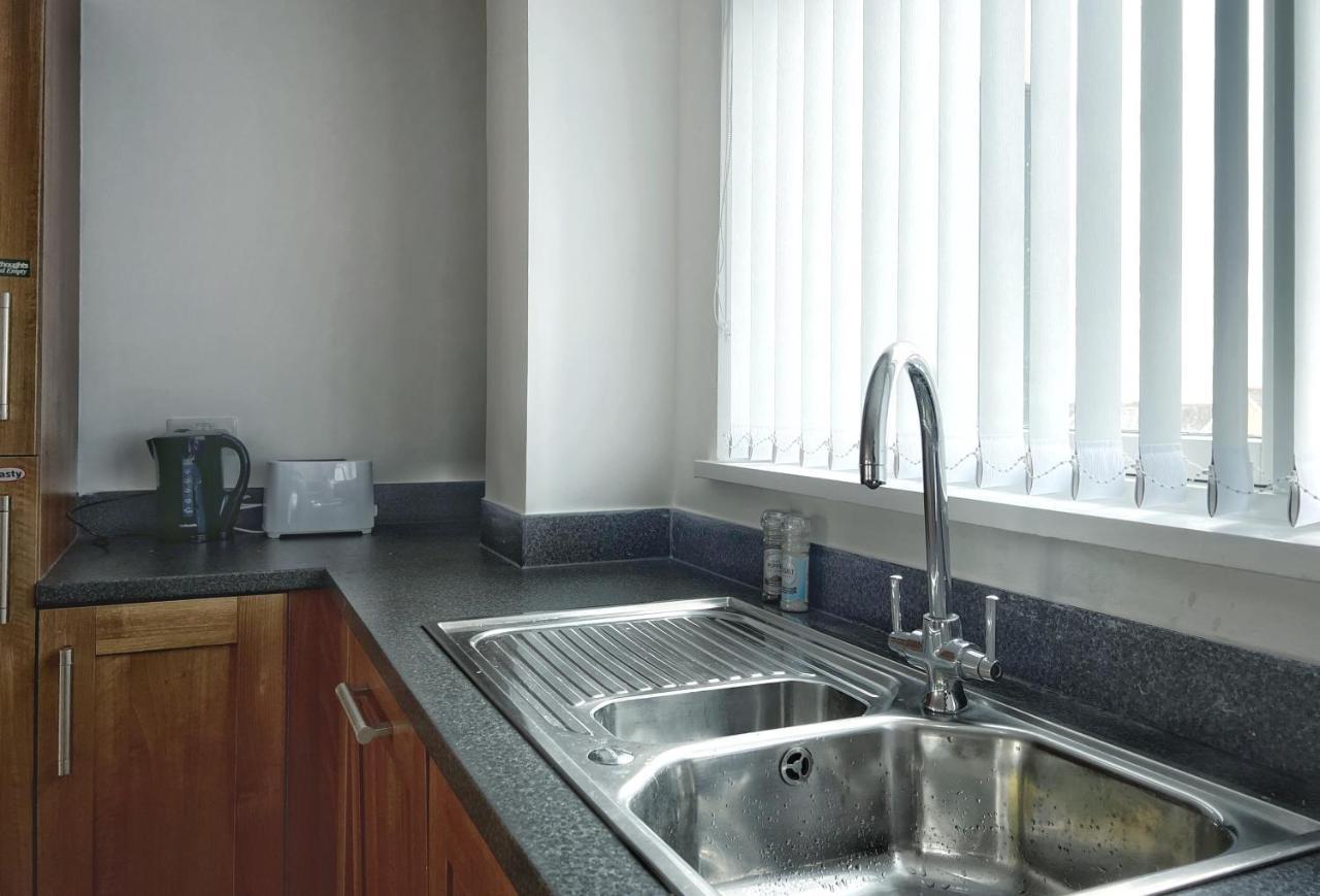 Elegant And Bright Seaside Apt In Swansea Marina Exterior foto